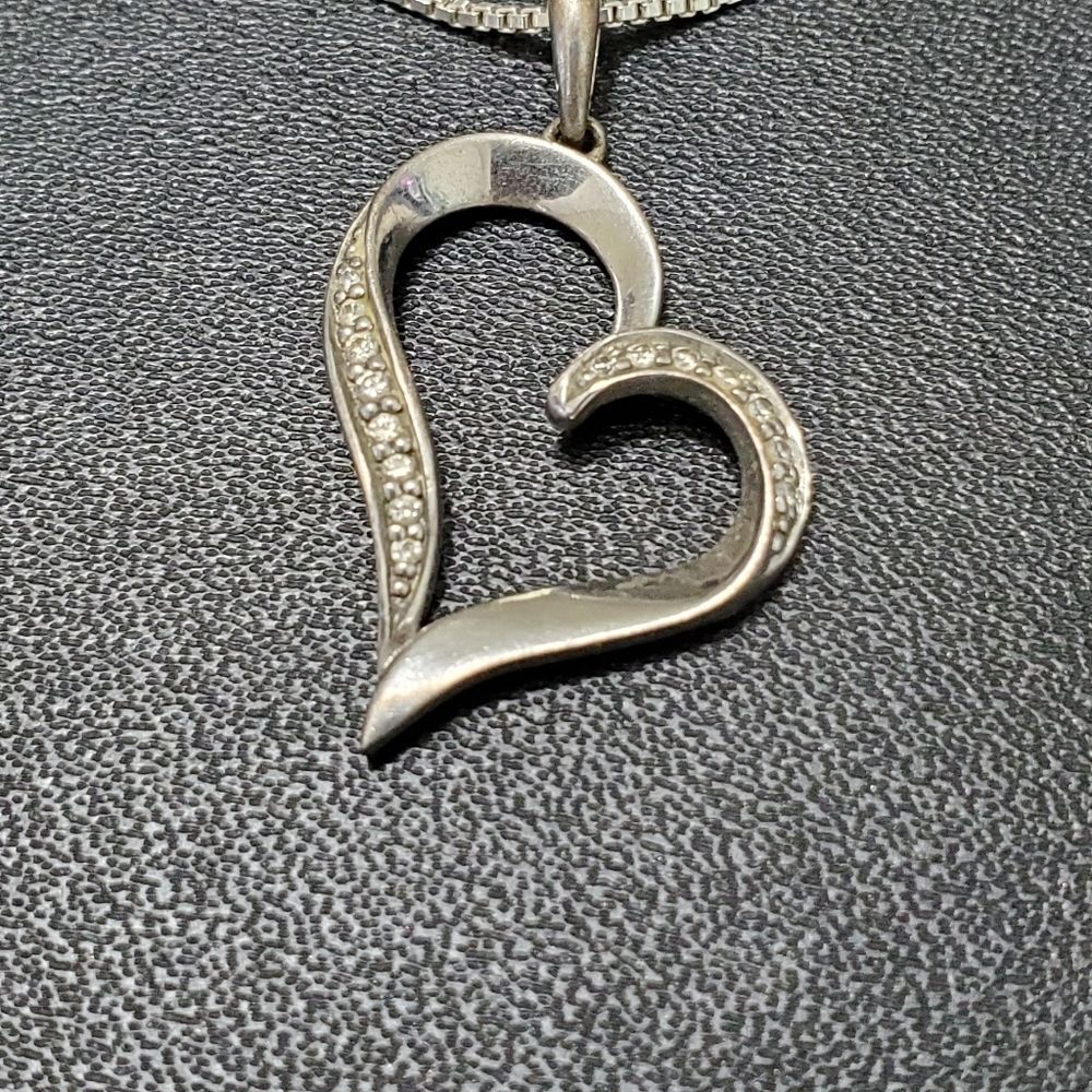 Sterling silver and diamond heart pendant necklace 20"